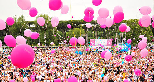 Susan G. Koman walkers releasing pink balloons