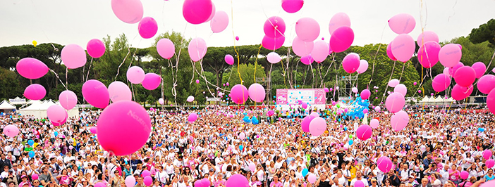 Susan G. Koman walkers releasing pink balloons